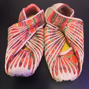 Vibrant Hmong Furoshiki unisex wrap shoes like new